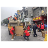 文明新风润湘西丨清理乱堆放！凤凰县古城社区楼道换新颜