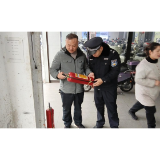 文明新风润湘西丨凤凰县沱江镇虹桥社区：“敲门入户”送平安，筑牢平安防火墙