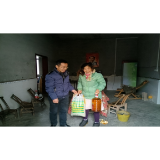 节前大走访 慰问暖民心——凤凰县委统战部：到联系村开展春节前走访慰问活动