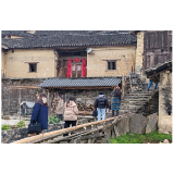 政校合作互利共赢  文化赋能乡村振兴——中南大学在读研究生来凤凰县调研传统生土民居