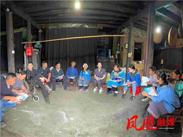 1.屋场会现场.jpg