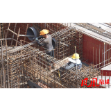凤凰古城:120余车位建设缓解停车难 助力中下游景区全面发展
