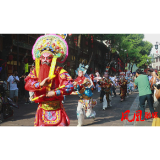 潮汕英歌舞走进凤凰古城开展巡游演出活动