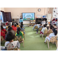 以“演”筑防 安全护航——凤凰县幼儿园开展反恐防暴应急演练活动