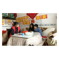 凤凰县沱江镇虹桥社区：社区走访送关怀   情暖儿童心 