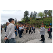 “走出去”学经验 “学回来”促发展——凤凰县廖家桥镇组织村（社区）党组织书记外出考察学习