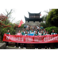 凤凰一中：开展第六届“全民健身 校园先行”徒步拉练活动  