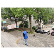 凤凰县司法局：社区矫正对象积极参与环境卫生整治公益活动  共建美丽阿拉营