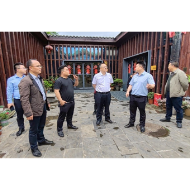 翁波深入山江镇雄龙村调研指导乡村振兴工作