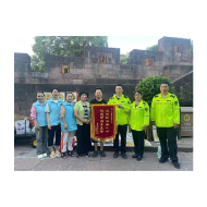 凤凰城管：一场温暖的双向奔赴——无臂街头艺人李向阳获固定摊位后用爱回报社会