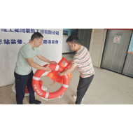 权益岗在行动丨团凤凰县委发放2024年“团委防溺水”安全包