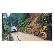 凤凰公路闻汛而动   迅速抢通受阻道路
