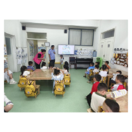 凤凰县沱江镇三王阁社区开展“珍爱生命，预防溺水”为萌娃撑起“安全伞”宣传教育活动