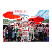 凤凰：万人欢庆“六月六”苗族文化活动