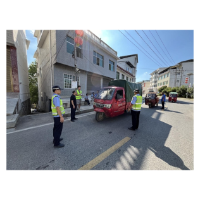 凤凰县落潮井镇开展道路交通安全执法    严守交通安全防护“红线”