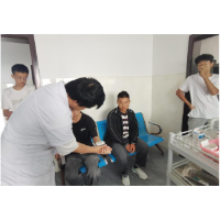 凤凰县两林乡：严把征兵“入口关”    组织应征青年体检