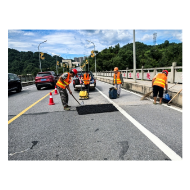 凤凰公路有序推进水毁修复工作