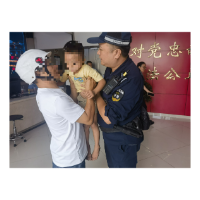 凤凰：警察蜀黍又双叒叕帮助走失萌娃找到家人