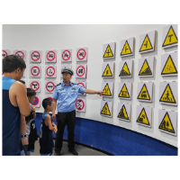 “警教联合、共筑安全”——凤凰公安交警组织开展“暑期交通安全”主题宣传教育活动