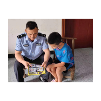 凤凰公安交警通过“四个强化”    全力开展道路交通安全隐患“清零”工作