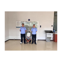 凤凰公安：勿以恶小而为之    男子偷窃衣服被行拘