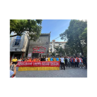 凤凰县城管执法局开展“心系环卫工，盛夏送清凉”活动