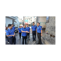 凤凰县城管执法局：国庆全员齐上阵    城市管理不打烊
