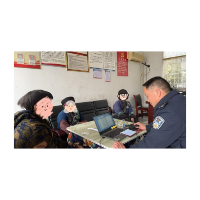 凤凰公安：民警上门办证   将户籍“窗口”开到百姓家门口