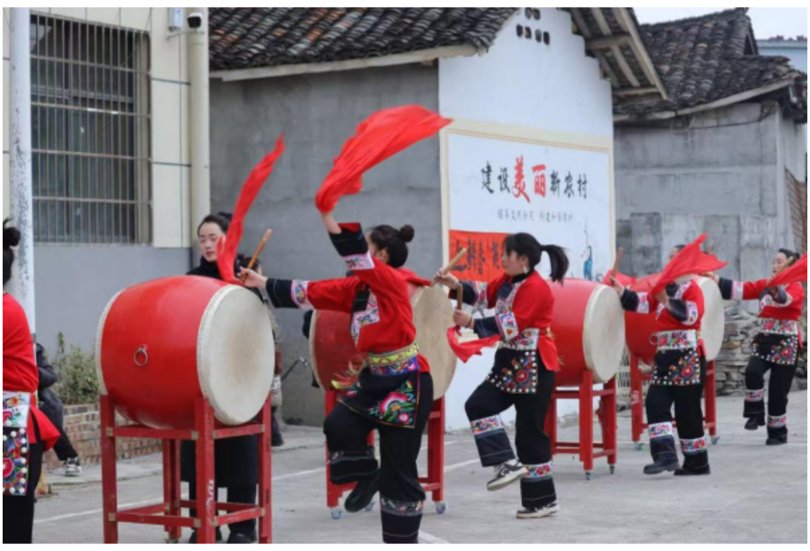 湖南凤凰：“群众村晚”轮番登场   百姓乐享文化大餐