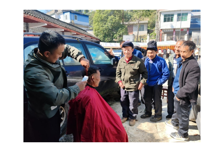 情暖重阳话安康——凤凰县多地开展敬老爱老活动弘扬传统美德