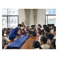 走进“火焰蓝”，致敬“逆行者”——凤凰县青少年活动中心小记者团零距离体验消防生活