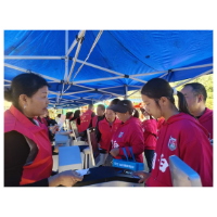 “红马甲”闪耀绿茵场——凤凰县234名志愿者全程守护“湘超联赛”湘西赛区主场赛事