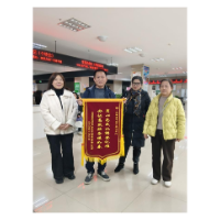 凤凰县政务服务中心:不动产窗口破难题 暖心服务获肯定