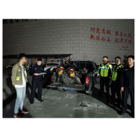 凤凰交警严查飙车炸街   拒绝“速度与激情”