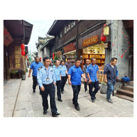 凤凰县城管执法局：沱江治污“百日攻坚”    城市发展有“颜”更有“品”