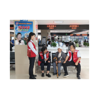 凤凰县政务服务中心：九旬老人办事遇困阻  多窗联动服务有温度