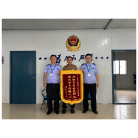 凤凰公安：顶高温办实事  暖民心获锦旗