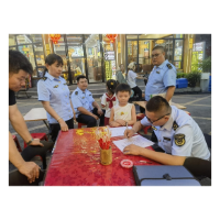 凤凰县市场监管局旅游分局开展禁止向未成年人销售酒类及烟草制品整治行动