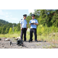 凤凰公安：“空地联动”巡防  守护绿水青山