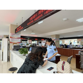 政务服务中心市监窗口早开晚关：让政务 温度在每分每秒传递