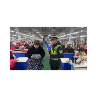 凤凰公安：交通宣传进企业   安全守护“警”叮咛