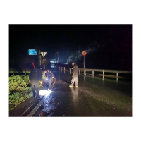 迎战低温冻雨，昼夜守护平安——禾库镇干部全力巡查处置道路结冰险情