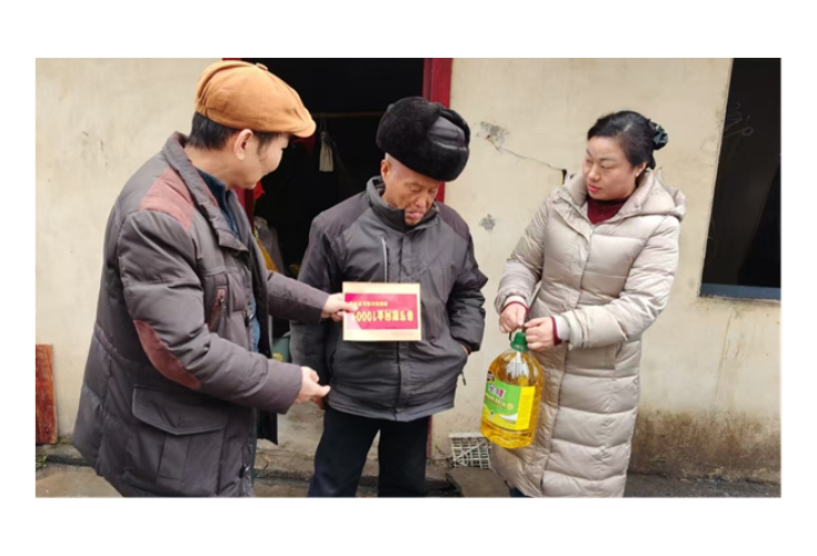 凤凰县计生协入户开展“两节”访慰    保障计生困难家庭过好年