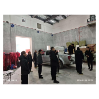 凤凰县应急管理局为受灾群众发放防寒过冬物资