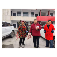 新春走基层｜小年送12头“年猪肉”   牛岩村里暖意浓