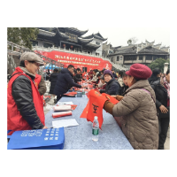 凤凰县古城社区举办义赠义写春联活动   欢喜迎新年