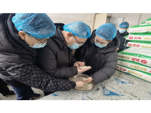 凤凰县筑牢校园食品安全防线  护航春季开学“第一餐”
