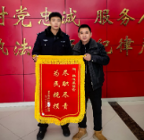 凤凰公安：游客遗失现金 民警快速找回