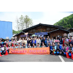 苗歌狮舞展非遗魅力 山江苗寨欢庆“三月三”马兰节