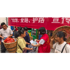 凤凰县吉信镇:赶集日送平安 护路宣传暖民心